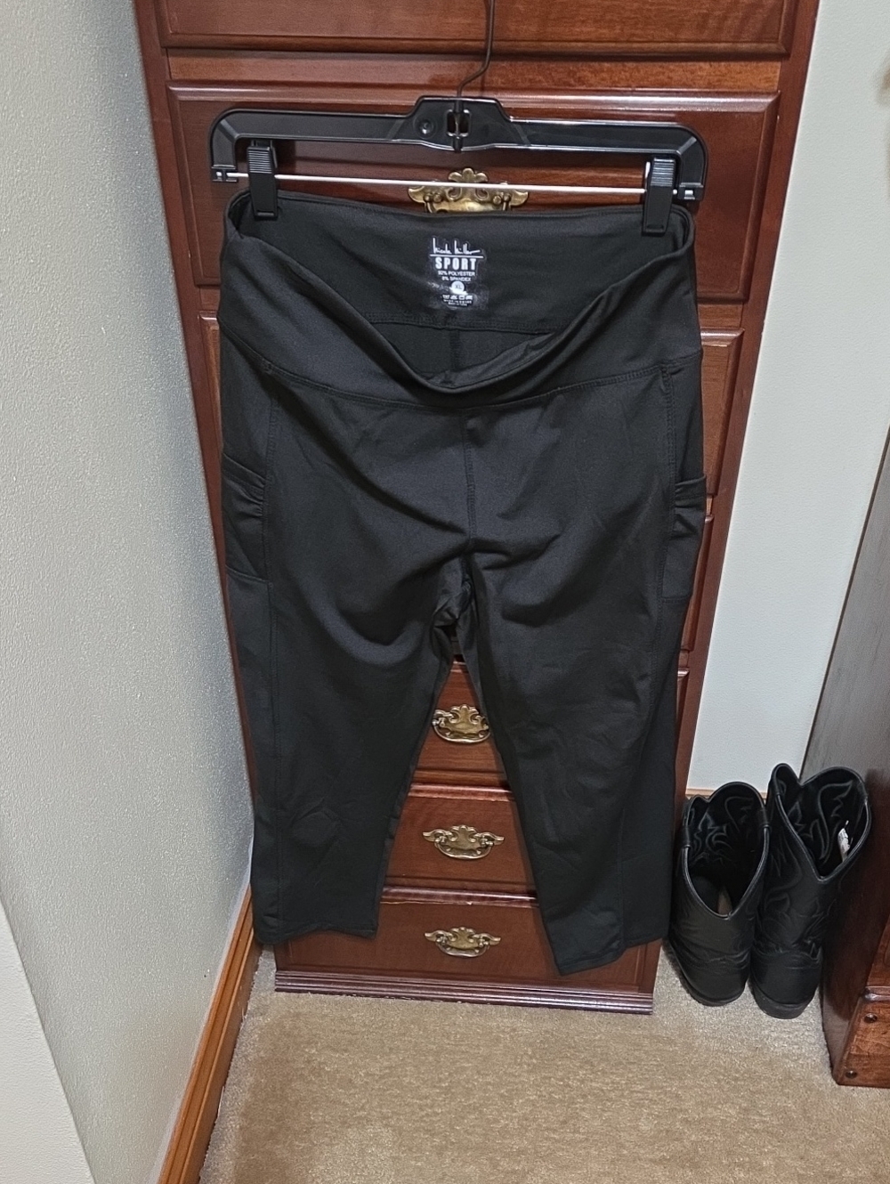 Nicole Miller Sport Black Capri Joggers with Side Pockets